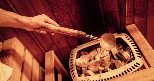 Acqua sulle pietre della Sauna